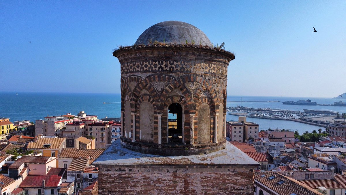 📷🏛️✨ Falling in love with a view: a drone’s eye on Salerno Cathedral’s timeless bell tower
