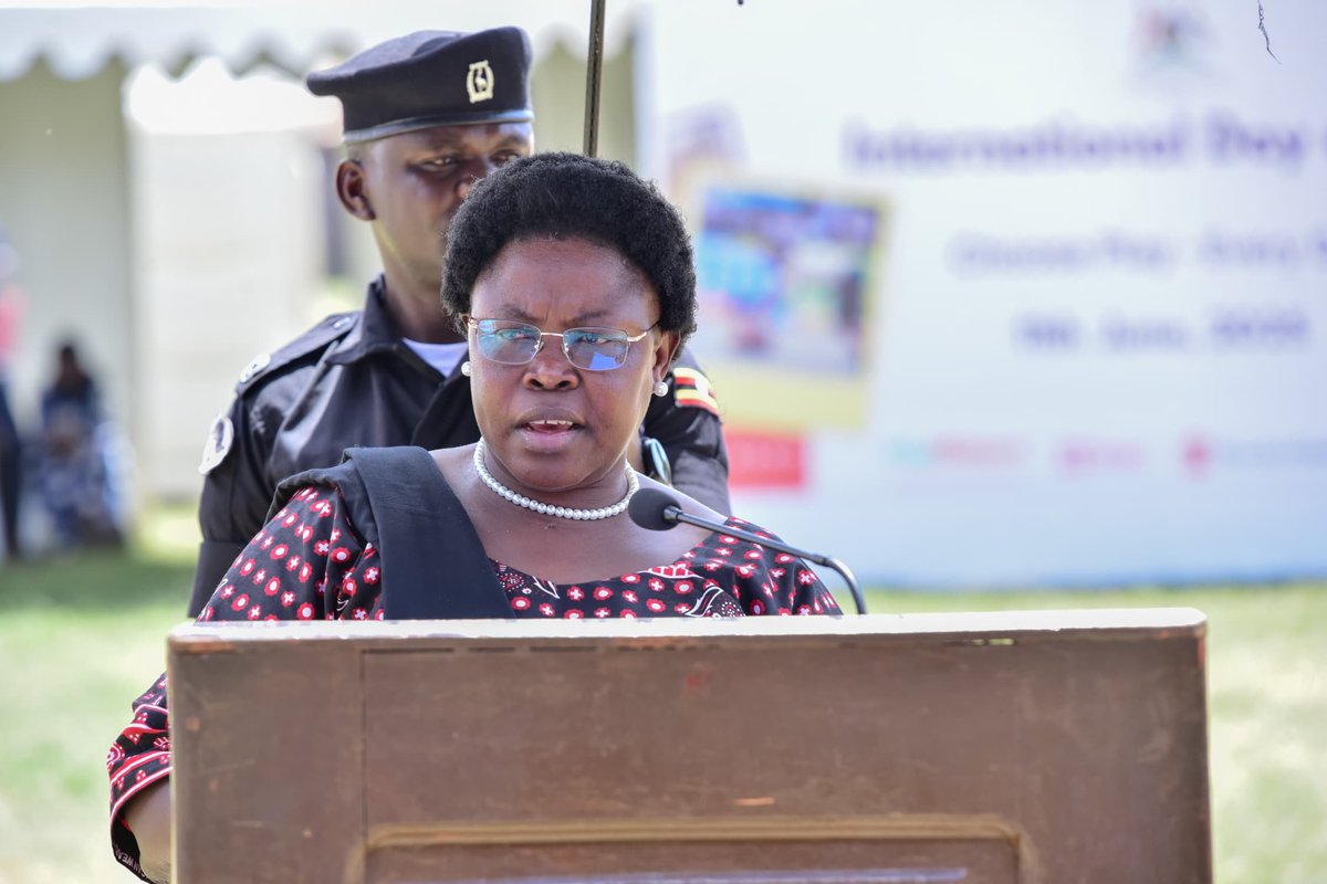 Uganda Media Centre (@ugandamediacent) on Twitter photo Hon. Minister <a href="/MorikuJoyce/">Dr. Joyce Moriku Kaducu, PhD</a> applauded the Basic Education Dept. & partners for organizing the 2nd National Play Day, saying the gov’t remains committed to supporting holistic child development through play #UgPlayDay | #IDOP2025 Hon. Minister <a href="/MorikuJoyce/">Dr. Joyce Moriku Kaducu, PhD</a> applauded the Basic Education Dept. & partners for organizing the 2nd National Play Day, saying the gov’t remains committed to supporting holistic child development through play #UgPlayDay | #IDOP2025