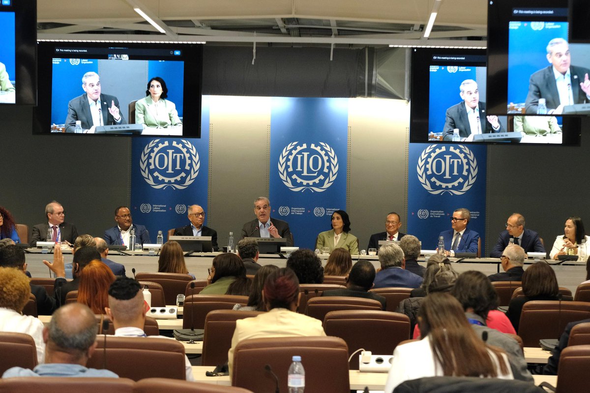 MTrabajoRD's tweet photo. Esta actividad reunió a representantes sindicales, empresariales y de la OIT (@ILO), reflejando la fortaleza de las relaciones laborales en el país y el compromiso compartido con la justicia social.
#MinisterioDeTrabajo #113ReuniónOIT #OIT2025 #RDEnLaOIT https://t.co/tyiT16MaCR
