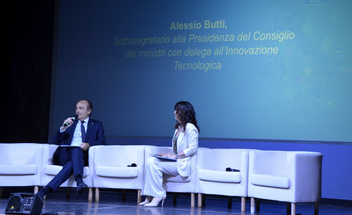 🛜 La trasformazione del settore #Telco è una sfida industriale e culturale, strategica per l’autonomia digitale e l’innovazione del Paese. Il <a href="/GruppoTIM/">Gruppo TIM</a> ha portato la propria visione a “𝗢𝗹𝘁𝗿𝗲 𝗹𝗲 𝗿𝗲𝘁𝗶: 𝗱𝗮 𝗧𝗲𝗹𝗖𝗼 𝗮 𝗧𝗲𝗰𝗵𝗖𝗼”, evento organizzato da <a href="/Cor_Com/">Cor.Com</a>,