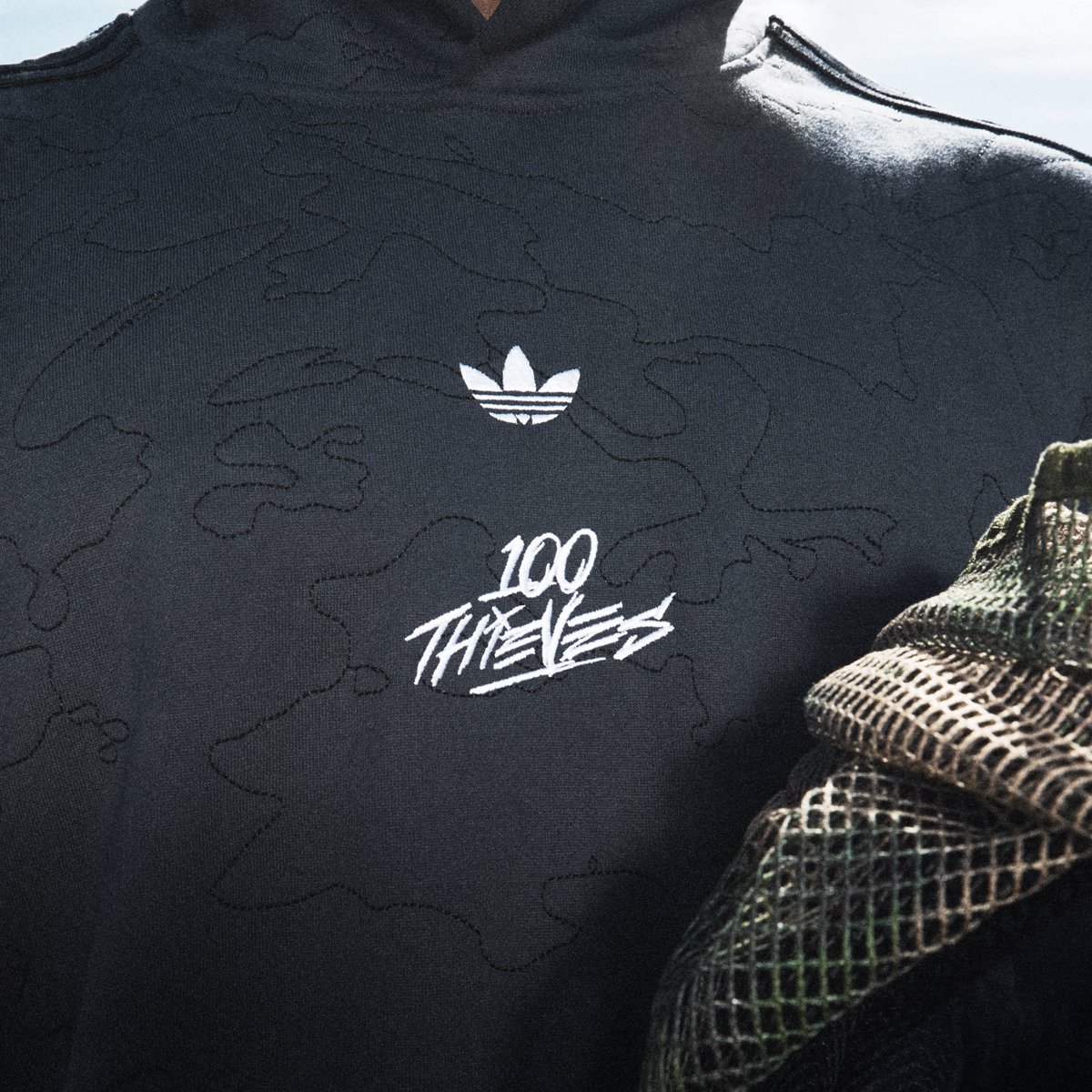 adidasoriginals's tweet image. adidas x @100Thieves HYPERCHASE competition. Are you in? 👟💯
Find the tag. Win merch.
Enter here 👉 discord.gg/adidasgaming