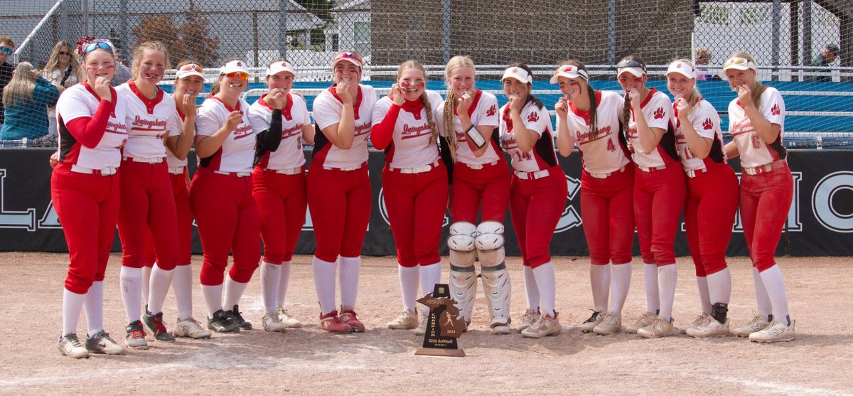 peytonstahr1's tweet photo. Bittersweet ending to my Junior season, losing by 1 run in the state quarterfinals. Great season with the best group of girls being District and Regional champs! I can’t wait for year 4! @Turnin2W @Turnin2Softball @WVWCSoftball 
.403 Batting Average
36 1B
11 2B
5 Hr
32 RBI’s https://t.co/11c0T33q8F