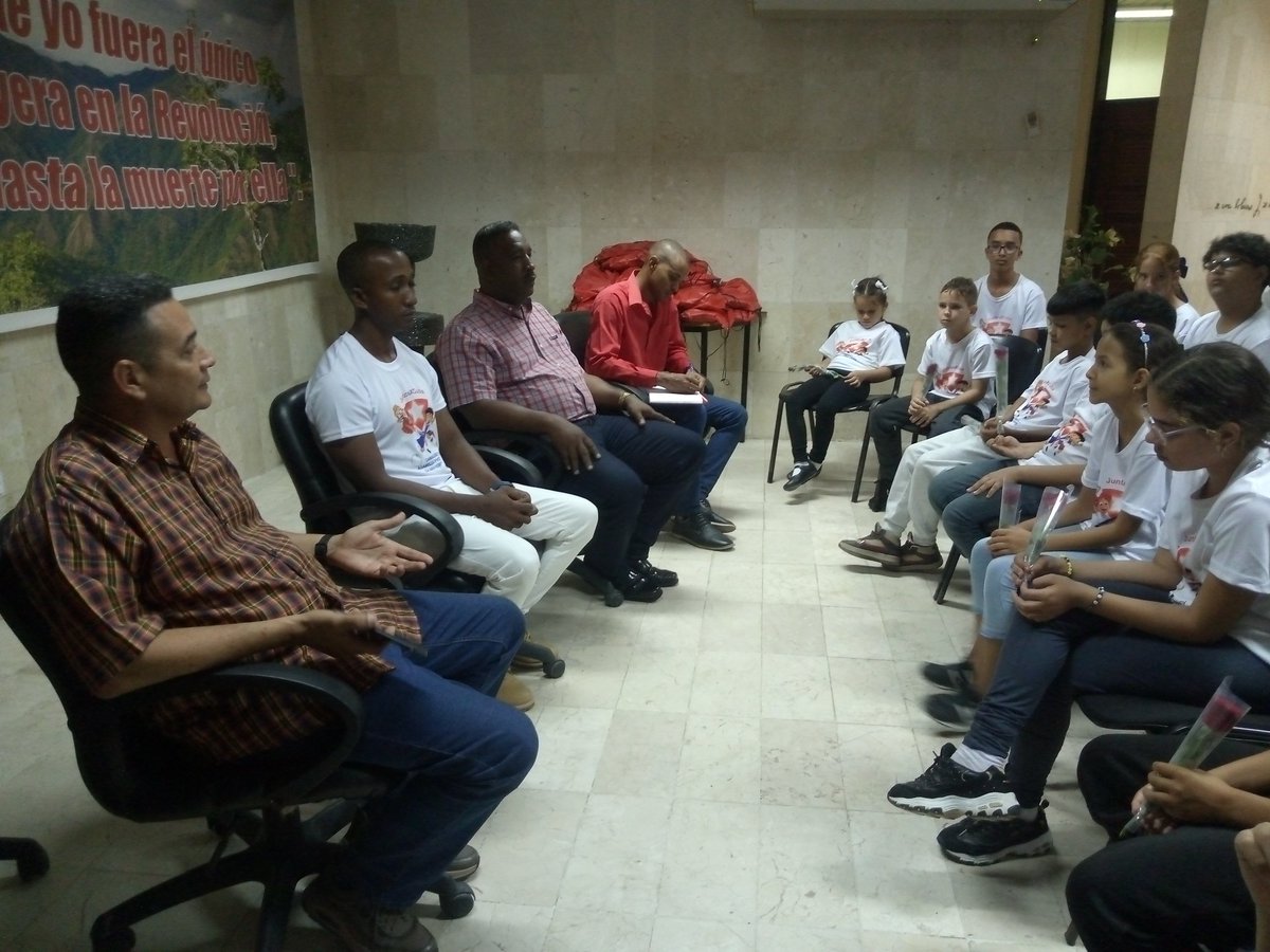 Máximas autoridades de #Camagüey, encabezadas por <a href="/WalterNoris/">Walter Simon Noris</a>, primer secretario <a href="/PartidoPCC/">Partido Comunista de Cuba</a> y el gobernador <a href="/JorgeSutil2/">Jorge Sutil S</a>, intercambian con delegación agramontina a Asamblea 64 Aniversario de la <a href="/OPJMCuba/">OPJM Cuba</a>. 
#PorCamagüeyTodo 
<a href="/ChabeliAre1/">Chabeli Arencibia OPJM</a> <a href="/LianHeinier/">Heinier Lian</a> <a href="/UJCCamagueyana/">Juventud camagüeyana</a> <a href="/UJCdeCuba/">UJC de Cuba</a>