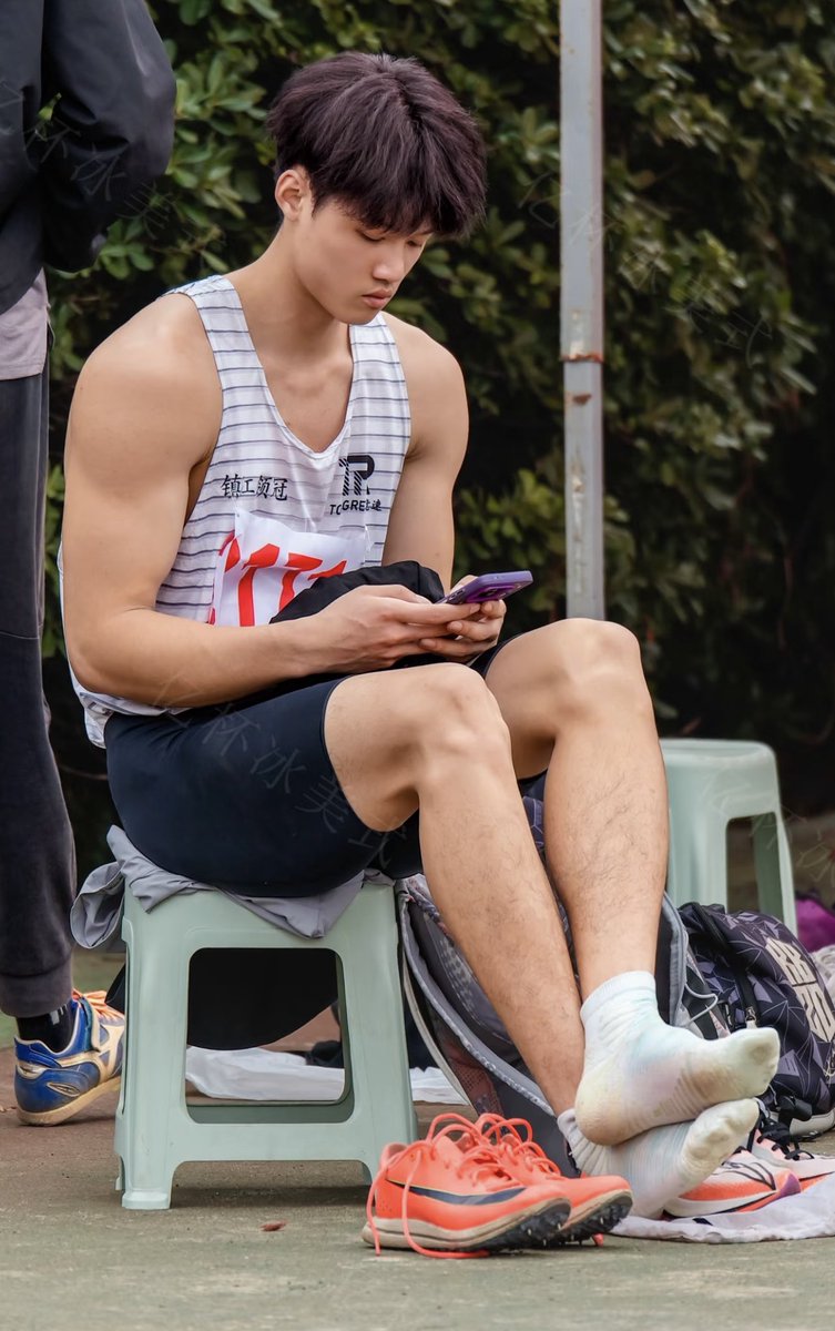 Smell good？ 想聞下🦶體育生  retweet to see more pics <a href="/Torontocumcont1/">EdgeHK🇭🇰</a>