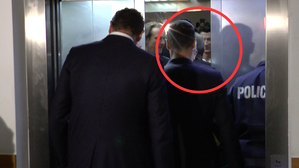 Kacpo24's tweet image. 🧑‍⚖️#sąd #proces
➡️Team Kucharski: Zbliżyliśmy się do prawdy w sposób drastyczny 
➡️Team Lewandowski: 1:0 do przerwy!

Najlepszy i tak był uśmiech RL widoczny w odbiciu lustra po moim pytaniu: Czy oglądał Pan wczoraj mecz?😆