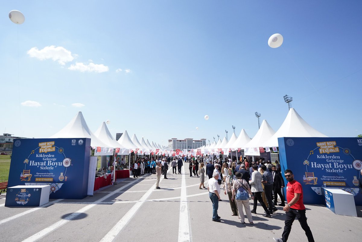 “Hayat Boyu Öğrenme Festivali”, Yoğun İlgi ve Birbirinden Renkli Etkinliklerle Ankara’da Başladı

Millî Eğitim Bakanı <a href="/Yusuf__Tekin/">Yusuf Tekin</a>: Kültürel ve manevi değerlerimizi, birlikteliğimizi koruyacak, gelecek kuşaklara aksettirecek çalışmaları hayat boyu öğrenme kapsamında da yürütmeye