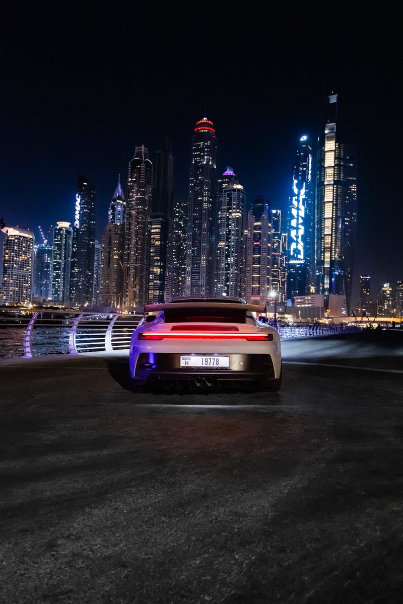 aka_valou's tweet photo. The night spent in front of the buildings of dubai 🌃🇦🇪 https://t.co/sI5aNyk1Bw