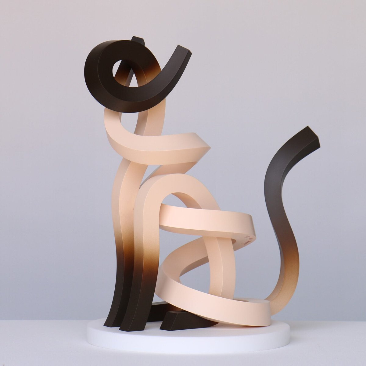 サンス・リー
（Sangsoo Lee、1983-）
『座るシャム猫』
（Sitting Siamese Cat）