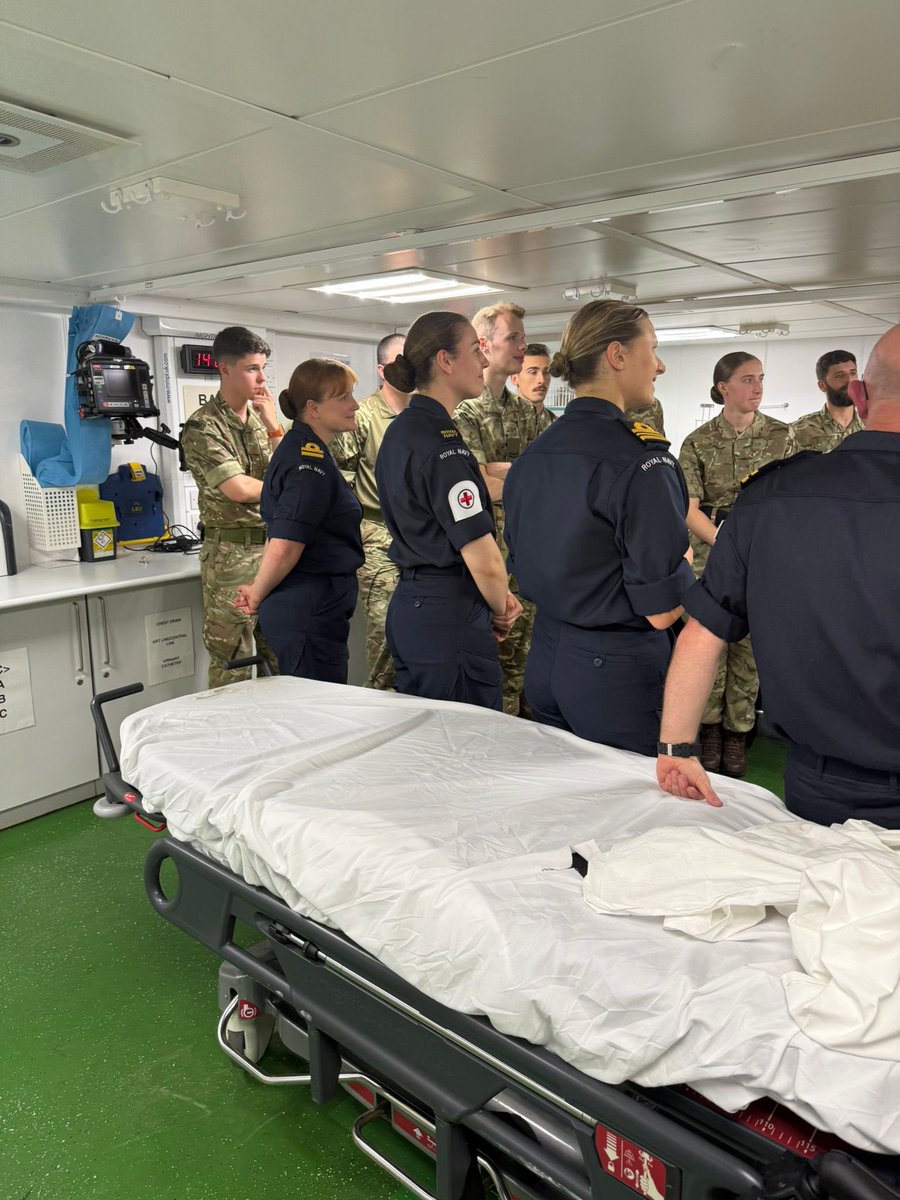 CdreAHofman's tweet image. Great to spend time with our brilliant @RoyalNavy and wider @DMS_MilMed clinicians and @RMBandService onboard @RFAArgus as we reorientate the Role 3 Hospital Team to the platform, so much enthusiasm, teamwork and learning, Thank you as always to the RFA for your hospitality.