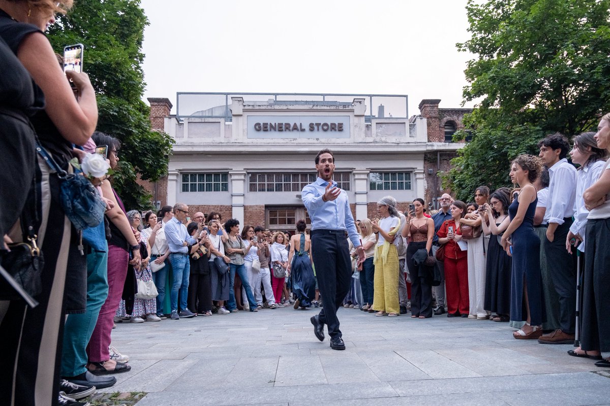 Andrea Bocelli Foundation (@abfoundation) on Twitter photo ABF Globalab sostiene il #talento attraverso esperienze reali e d’impatto.
Floriana Cicío (soprano) e Andrea Tanzillo (tenore), preparati da Serena Gamberoni, protagonisti di “Una Traviata da Cortile”, presentata da <a href="/bariccoale/">Alessandro Baricco</a>, alla #ScuolaHolden di Torino.
Con loro, ABF Globalab sostiene il #talento attraverso esperienze reali e d’impatto.
Floriana Cicío (soprano) e Andrea Tanzillo (tenore), preparati da Serena Gamberoni, protagonisti di “Una Traviata da Cortile”, presentata da <a href="/bariccoale/">Alessandro Baricco</a>, alla #ScuolaHolden di Torino.
Con loro,