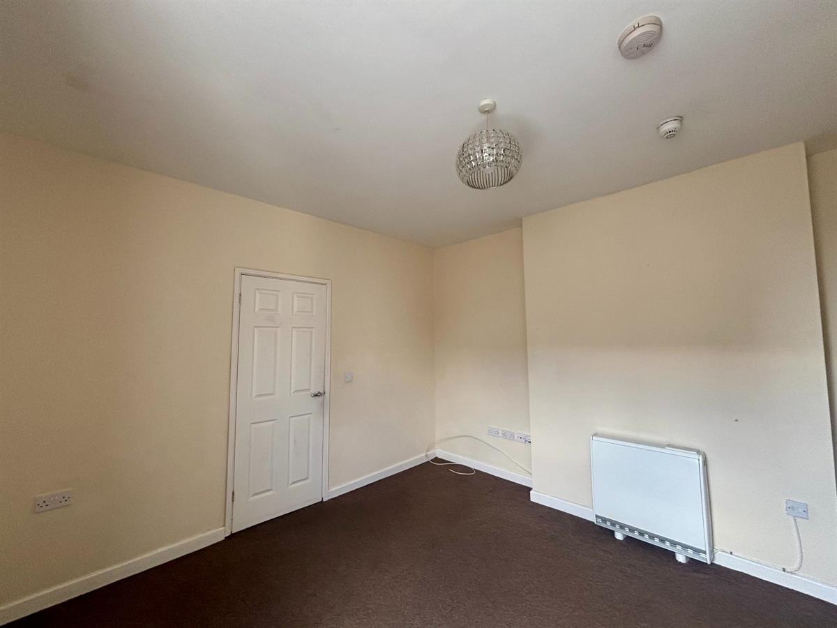 SmartLettings2's tweet photo. New to market - 1 Bed Flat, Flat 6,  London Road, Neath, £625pcm. View details: https://t.co/fJOmWeqMMO https://t.co/LPRpKVeChr