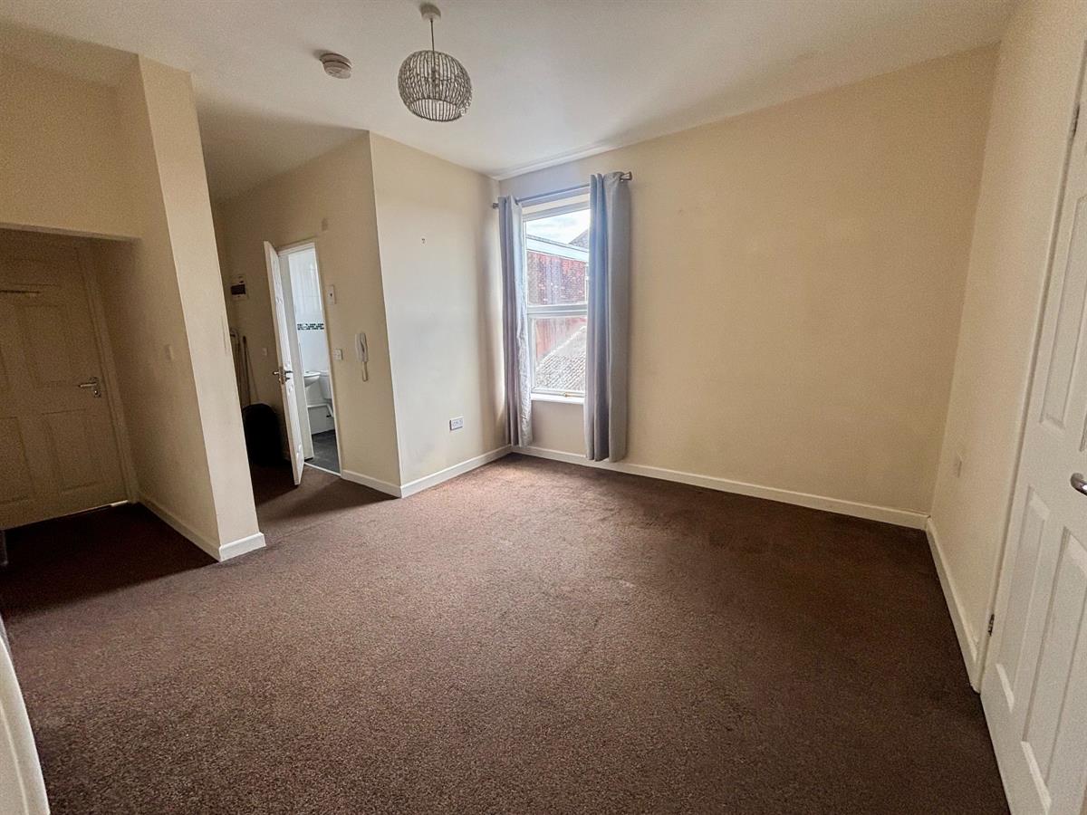 New to market - 1 Bed Flat, Flat 6,  London Road, Neath, £625pcm. View details: smart-lettings.co.uk/propertydet.as…