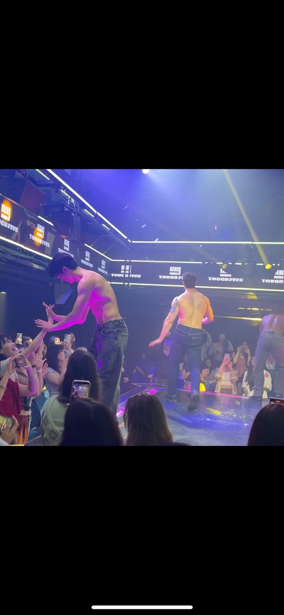 女士瘋狂之夜🤭
原來男人可以操到個身型咁靚
終於見識到真正嘅腹肌
型爆

#猛男show 
#謝幕花絮