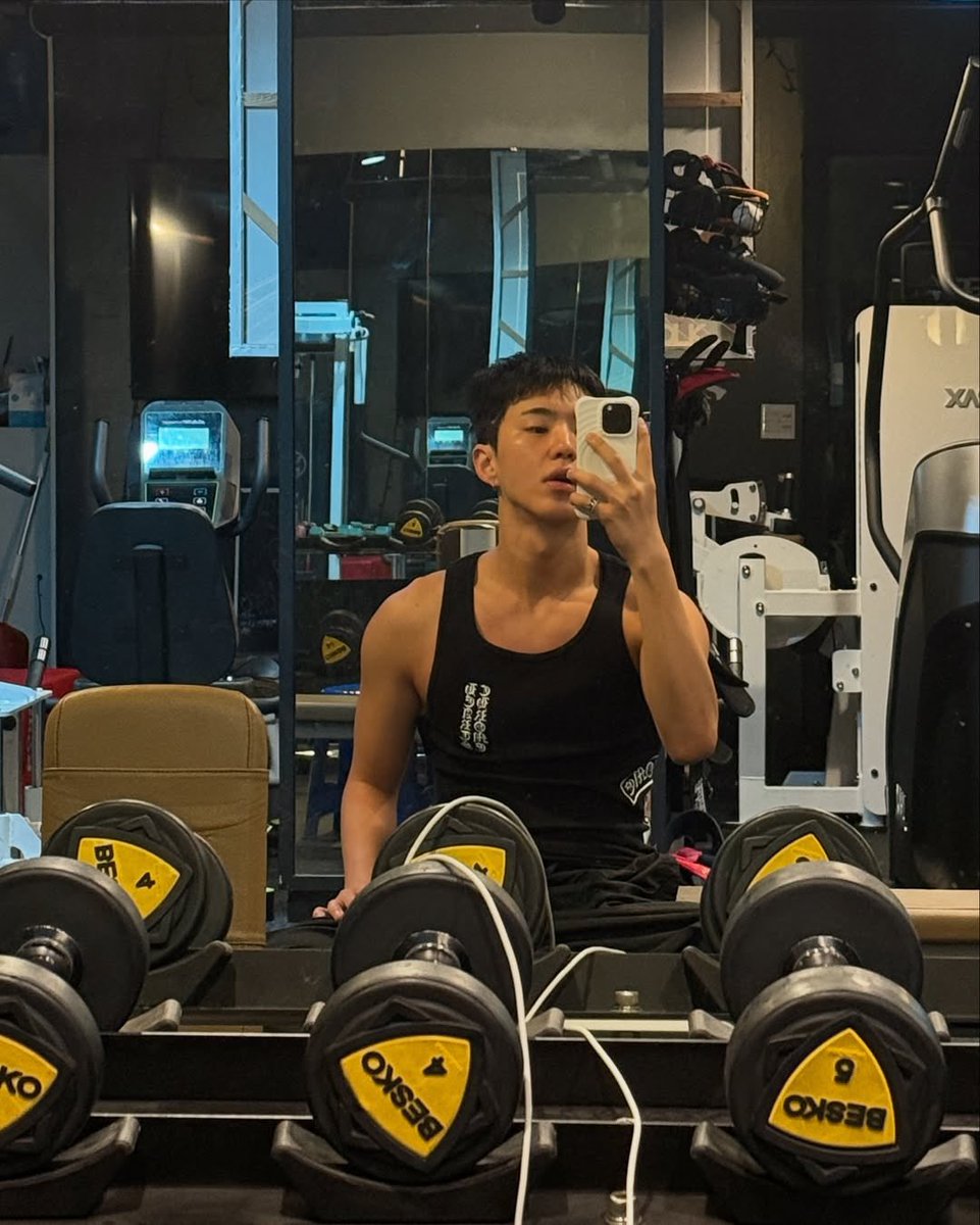 hello?????? 🖤💪🏼