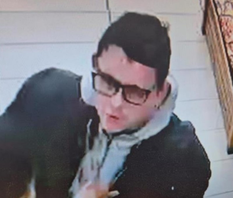 northumbriapol's tweet photo. APPEAL | Do you recognise this man?
We want to speak to him in connection with a robbery in Gosforth, Newcastle.
1/4 https://t.co/MiS731w7dN