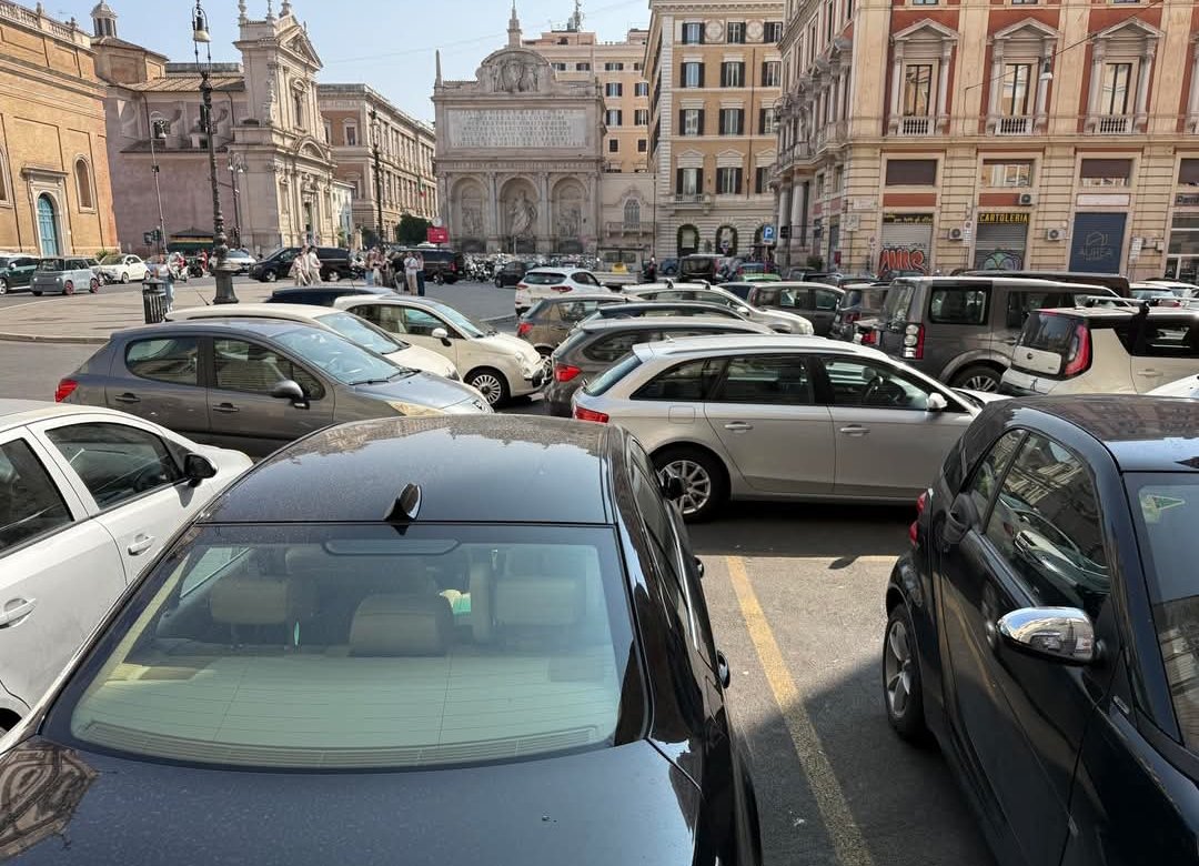 Battaglia persa (@battaglia_persa) on Twitter photo Continua senza sosta la #TolleranzaZero voluta da <a href="/gualtierieurope/">Roberto Gualtieri</a> anche in Piazza San Bernardo.
Finalmente si comincia a vedere la mano del comandante della PLRC nominato da lui ah no..
<a href="/Antincivili/">Segnalatore Seriale</a>
#MilleSagheAppassionanti
#EroganoUnServizioDiAltoLivelloCheNonHaEgualiNellaPA Continua senza sosta la #TolleranzaZero voluta da <a href="/gualtierieurope/">Roberto Gualtieri</a> anche in Piazza San Bernardo.
Finalmente si comincia a vedere la mano del comandante della PLRC nominato da lui ah no..
<a href="/Antincivili/">Segnalatore Seriale</a>
#MilleSagheAppassionanti
#EroganoUnServizioDiAltoLivelloCheNonHaEgualiNellaPA