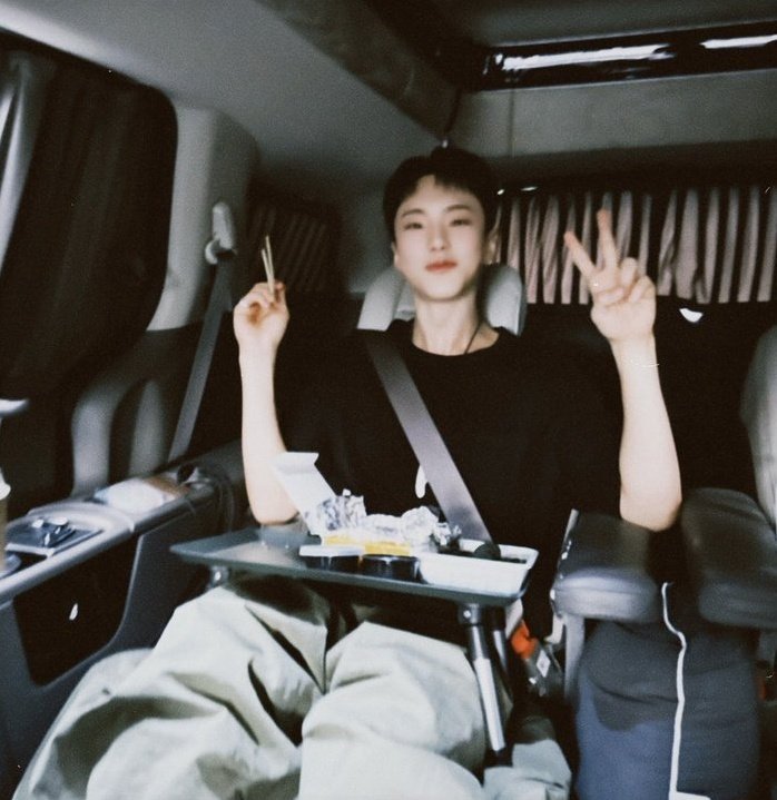 EVERYW0NWOO's tweet photo. CUTE AS                            WHAT THE          
  FUCK                                      FUCK https://t.co/PuonlASlbG