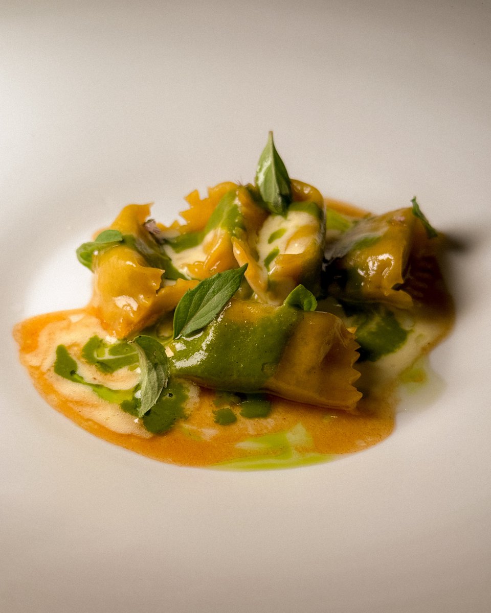 etcha 🍽️ : fine dining เปิดใหม่จากบ้าน chatrium grand คอนเซปต์น่าสนใจดี เป็นแนว borderless dining รวมหลากหลายแนวจากเชฟที่เคยร่วมงานในร้านมิชลิน 3 ดาวมา เป็นอีกร้านที่มาแรงช่วงนี้ เพื่อนๆ หลายคนไปกินแล้วบอกตรงกันว่า มีสิทธิ์ลุ้นดาวใหม่ปีนี้ ><