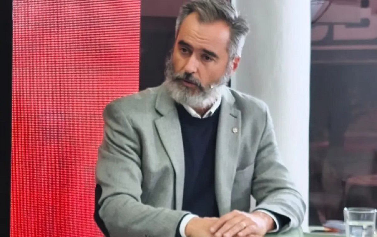 Para Guido Giacosa, la condena a Cristina Kirchner significa un "peligro grave para la democracia"

elintra.com.ar/2025/06/11/par…