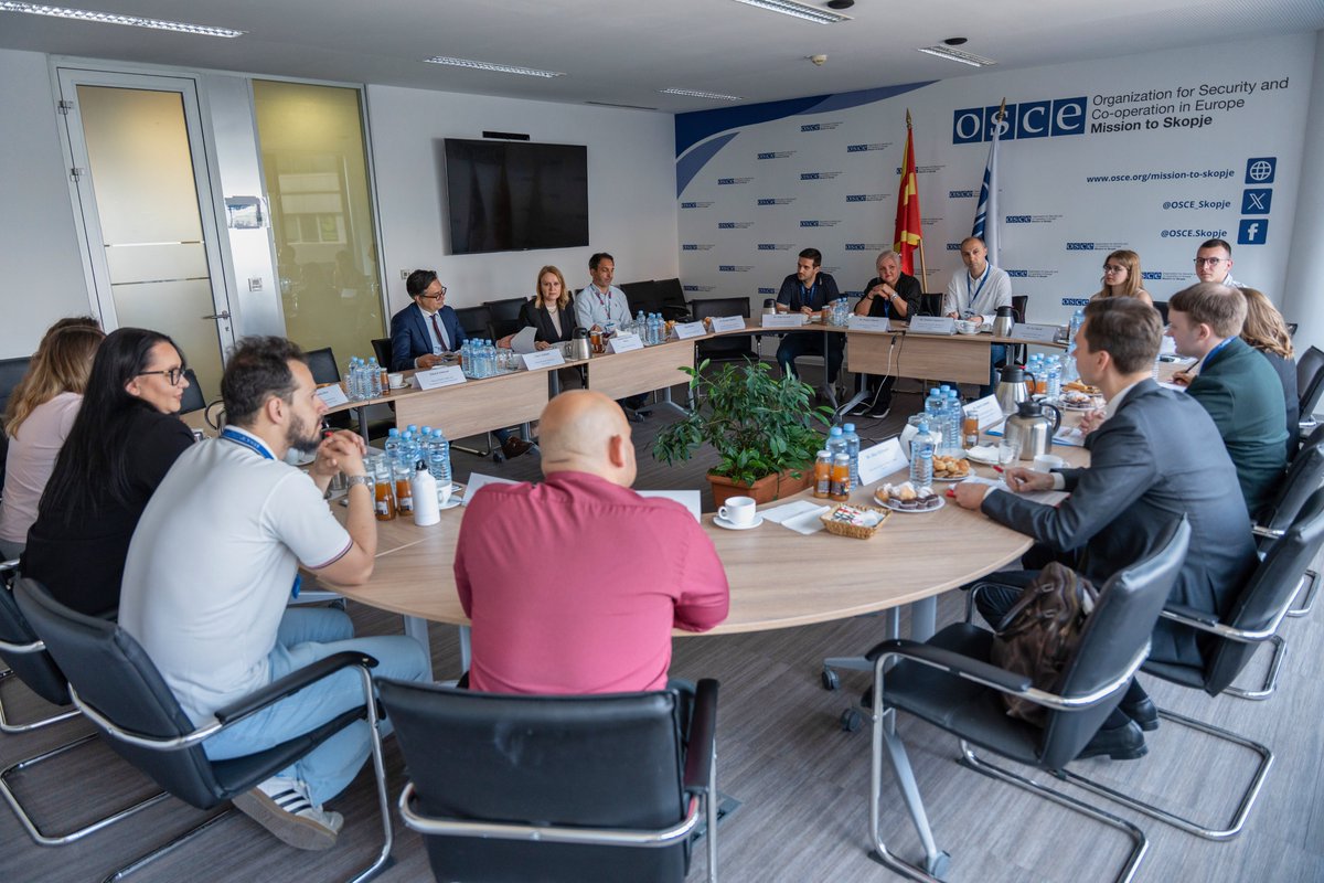 Today’s priority: amplify youth voices, promote inclusion, and foster collaboration to prevent violence and empower young people to lead positive change. 🗣️🤝 Second day with Santeri Leinonen involves visiting youth civil society organizations and classrooms.