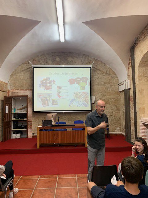 cmaestroavila's tweet photo. 4º de ESO 
Charla sobre Ciclo Formativo

Los alumnos de 4º ESO han asistido a una presentación realizada por Andrés Vaquero sobre el Ciclo de Preimpresion Digital impartido en el Colegio.

#SomosEducere
@FundEducere https://t.co/Tbj9c56A8x