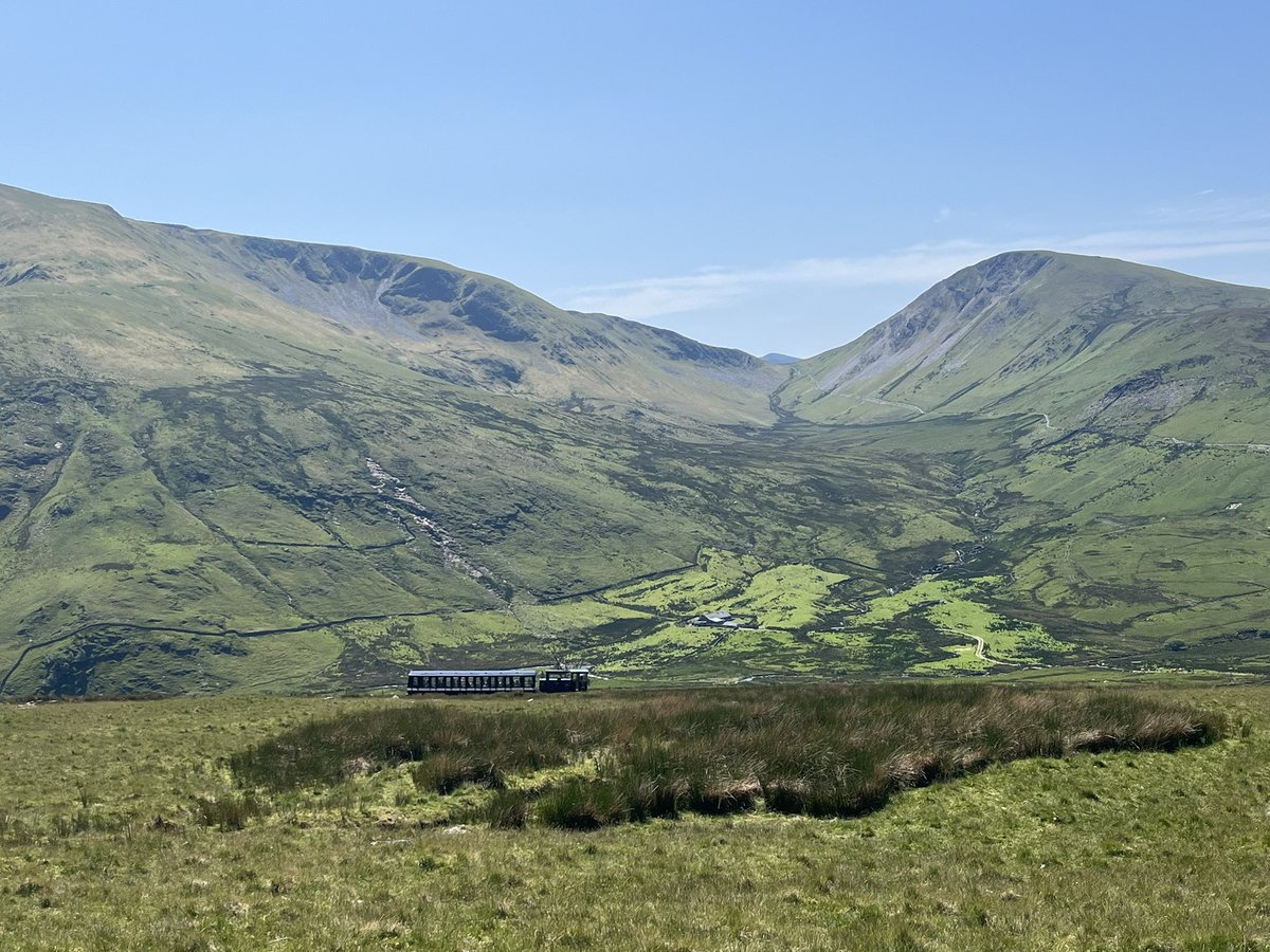 gerallt19's tweet photo. Yr wyddfa 11/6/25 🫶❤️🏔️ @S4Ctywydd https://t.co/h7BUhxQ0YF