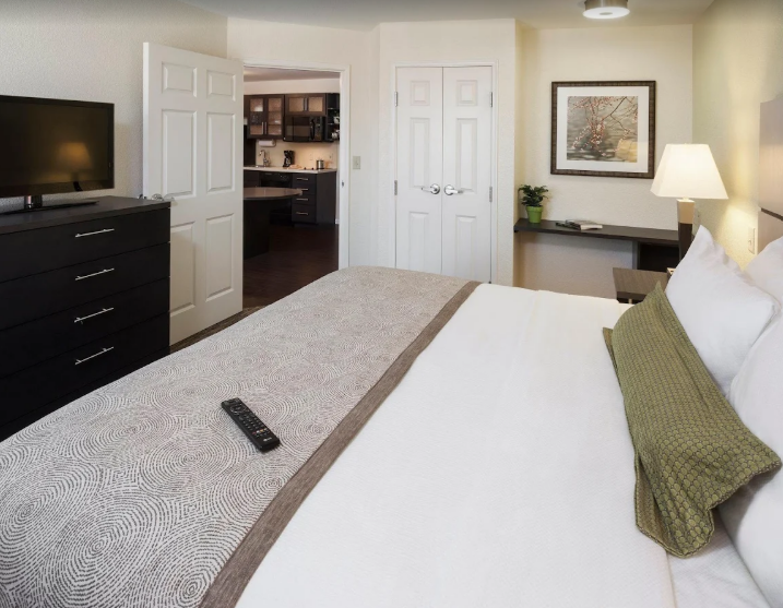 CWSFortCollins's tweet photo. Stretch out, settle in, and stay a while. Our spacious one-bedroom suites are designed for longer stays—featuring all the comforts of home, with room to breathe. https://t.co/o7LwC2R9WS