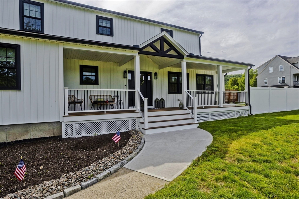 Jenthomes's tweet photo. 56 Margaret St, Monson, MA, 01057
4 bed | 3.5 bath 3292 Sq. Ft.
Active | 799900
https://t.co/kC4gfxZvfx
This move-in ready modern farmhouse perfectly blends style, function, and comfort on 2.23 private acres. Featuring 4/5 spacious bedrooms, 3 full baths, &amp; 1 half bath, this... https://t.co/2tiFDRcb7j