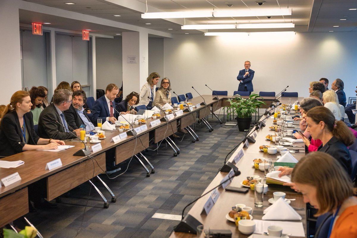 🌍 Tento týden v New Yorku zasedá Konference smluvních států k Úmluvě o právech osob se zdravotním postižením (#COSP18) v rámci 🇺🇳OSN.
🤝 Proč je to důležité? COSP nabízí prostor pro představitele vlád, experty i občanskou společnost, aby společně hledali cesty, jak zajistit