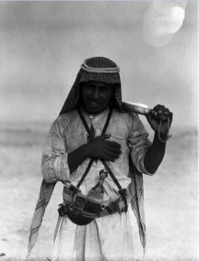 Aziz_ghunaim7's tweet image. صور لرجال في قطر
التقطت الصورة الاولى بالقرب من الدوحة والصورة الثانية بالقرب من مسيعيد بعام ١٩٥٠م بواسطة هنري فيلد
المصدر : متحف بيبودي ، جامعة هارفرد