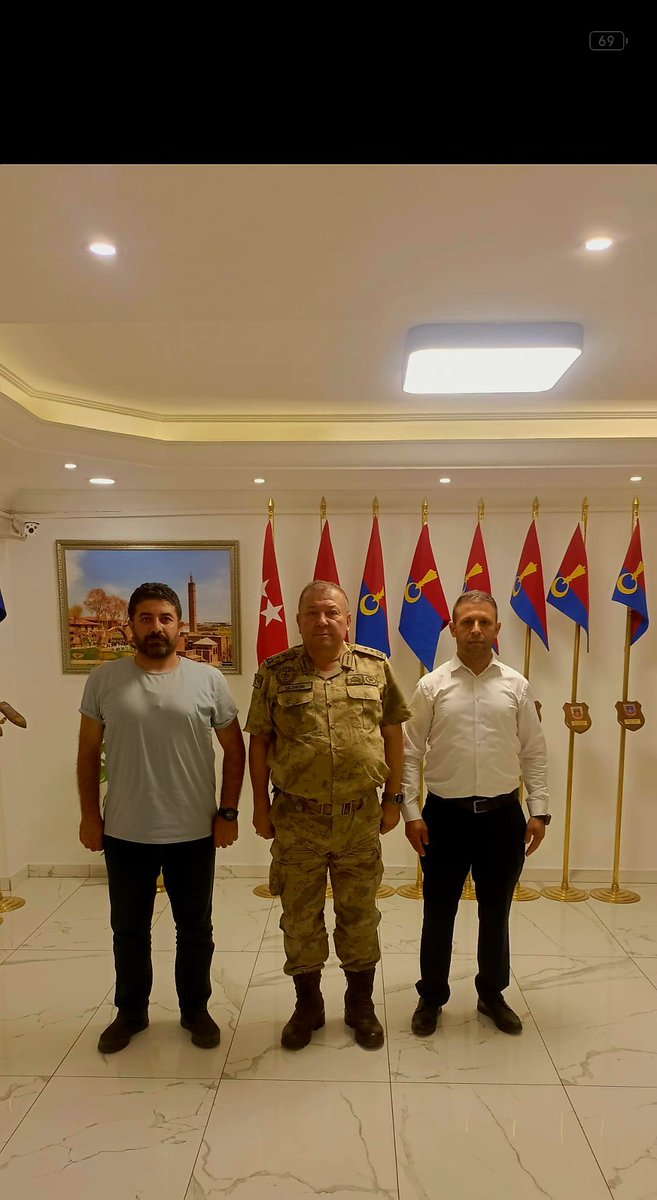 Turan ÖNER (@turanoner_21) on Twitter photo 📍 Bugün Diyarbakır /Sur Kaymakamımız Sn. <a href="/asimsolak/">Asım Solak</a> ve Diyarbakır İl Jandarma Komutanımız Sn.Selçuk YILDIRIM Paşamız'ı ziyaret ettik. Misafirperverlikleri ve ilgilerinden dolayı teşekkür ederim. İnşallah #GüvenlikKorucularımız istedikleri haklarına kavuşur. Bu sürecin 📍 Bugün Diyarbakır /Sur Kaymakamımız Sn. <a href="/asimsolak/">Asım Solak</a> ve Diyarbakır İl Jandarma Komutanımız Sn.Selçuk YILDIRIM Paşamız'ı ziyaret ettik. Misafirperverlikleri ve ilgilerinden dolayı teşekkür ederim. İnşallah #GüvenlikKorucularımız istedikleri haklarına kavuşur. Bu sürecin