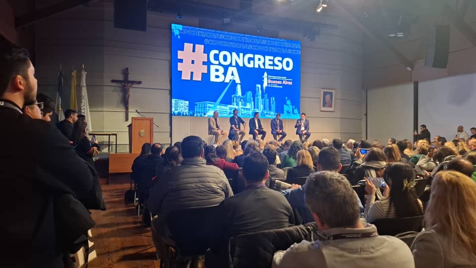 🔹 Inicio oficial del #CongresoBA** con un destacado Panel Legislativo:
Participan <a href="/jlespert/">José Luis Espert</a>, <a href="/MaxiAbad/">Maxi Abad</a>, <a href="/sergiounac/">Sergio Uñac</a> y <a href="/martinyeza/">Martín Yeza</a>, bajo la moderación de <a href="/divoskus/">Daniel Ivoskus</a>.

Un espacio clave de diálogo en el marco de la <a href="/CumbreCP/">CumbreCP</a>.
<a href="/PolitologosD/">Politólogos Digitales</a> <a href="/CumbreCP/">CumbreCP</a>