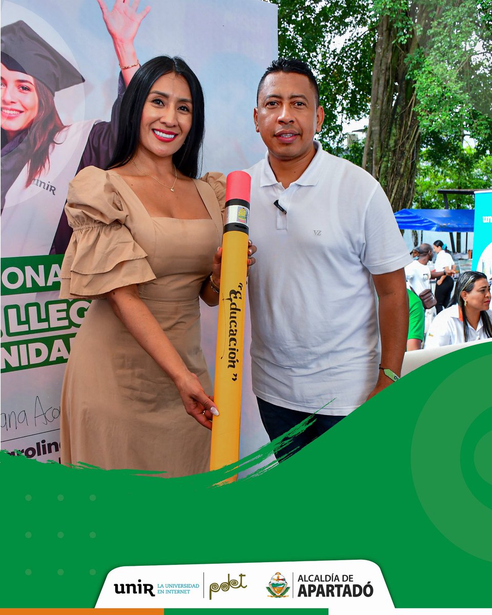 #AEstaHora | El Alcalde Adolfo Romero y la representante de la <a href="/UNIRuniversidad/">Universidad Internacional de La Rioja (UNIR)</a>, Andrea Naranjo Rodríguez. ✍🏻🎓✅

#ApartadóCiudadDeOportunidades