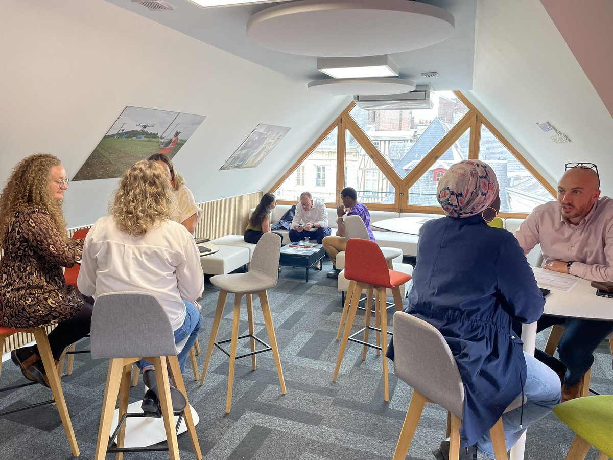 enedis_normand's tweet photo. 7 jeunes diplômés accompagnés par @NQTasso ont été accueillis par des #mentors sur le site @enedis de Rouen pour un atelier de #speedcoaching.
🎯Conseils, échanges de parcours et partages d’expériences : un bel engagement en faveur de l’#égalitédeschances
📸Retour en images ⤵ https://t.co/ZhBrTds2Ko