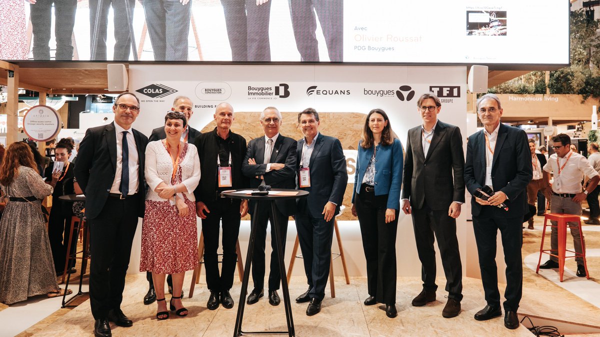 Olivier Roussat (@olivierroussat) on Twitter photo En ouvrant des perspectives inĂ©dites, nos collaborations avec des institutions acadĂ©miques nous permettent dâanticiper les transformations technologiques, environnementales ou sociales. 
Objectif : ĂȘtre les premiers Ă  identifier ces tendances et Ă  les proposer Ă  nos clients. En ouvrant des perspectives inĂ©dites, nos collaborations avec des institutions acadĂ©miques nous permettent dâanticiper les transformations technologiques, environnementales ou sociales. 
Objectif : ĂȘtre les premiers Ă  identifier ces tendances et Ă  les proposer Ă  nos clients.