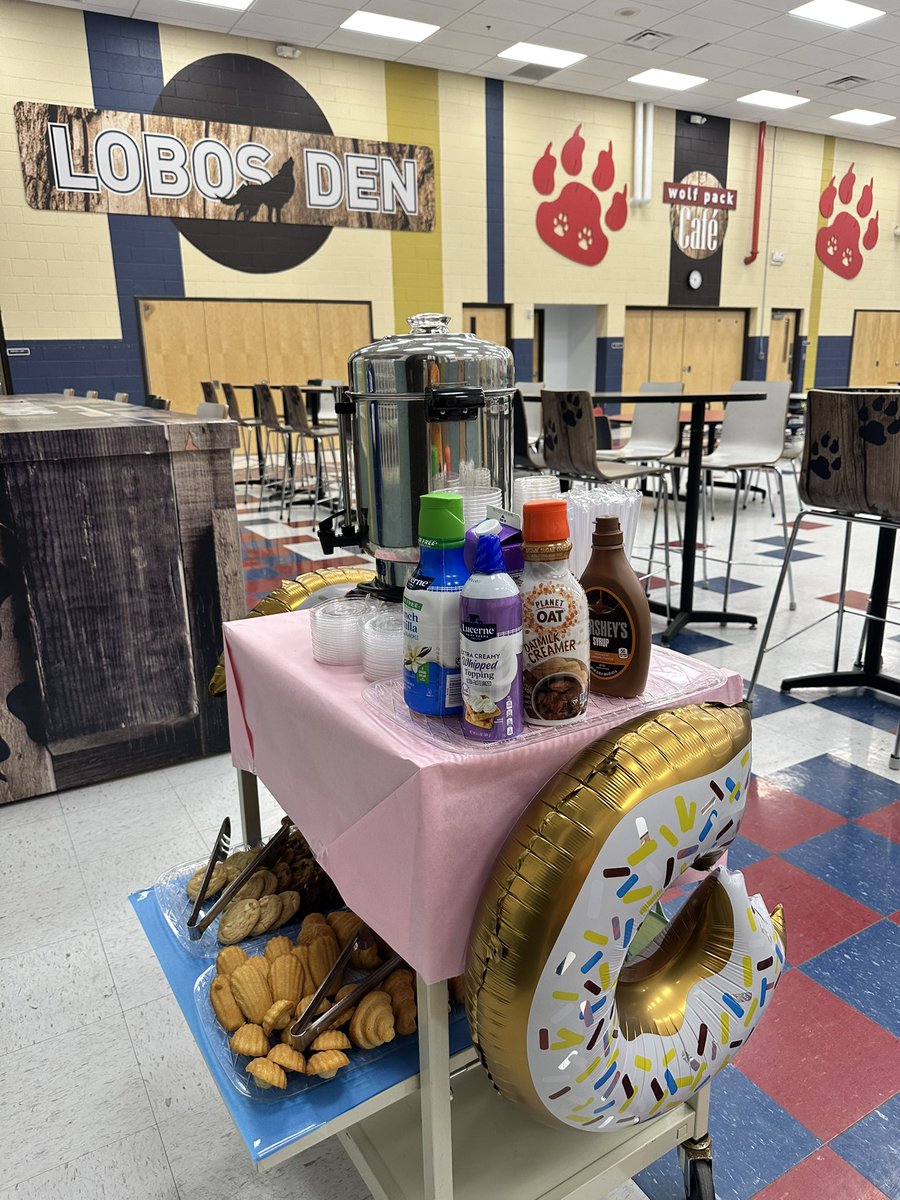 ☀️ Nothing like an iced coffee cart to keep our amazing summer school teachers cool and caffeinated! Thank you for all you do! 💛🧊📚 <a href="/YenthayO/">Ms. O</a> <a href="/Magoffin_Lobos/">Magoffin Middle School</a>