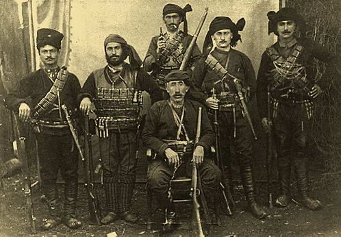 Kendisine layık görülen istiklal madalyasını geri çevirerek "Ben madalya için değil milletim içim savaştım" cevabını veren,bir Fransız savaş gemisini kaçırmayı başarınca milis yüzbaşı rütbesini alan,Rizeli İpsiz Recep Reis'i (Emice) ve silah arkadaşlarını rahmetle anıyoruz.