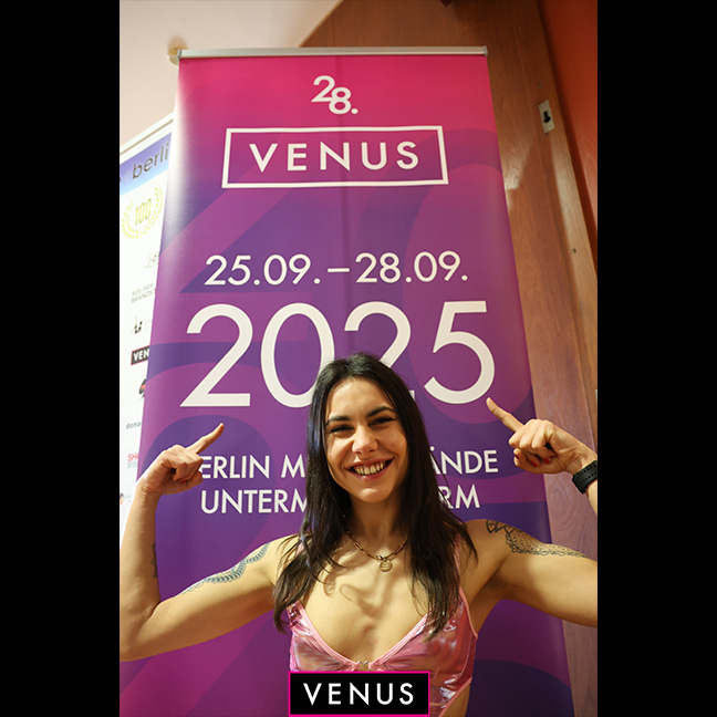 Nur 2 Wochen vor der Venus findet am 14.9. die 100. Filmbörse Berlin @filmboerse.berlin
Statt. Immer ein kleiner Teil dabei sind diese Models vor dem Venus Banner….
Venus Berlin 25.-28.09.2025
venus-berlin.com/tickets
#venusberlin #venusfestival #venus2025