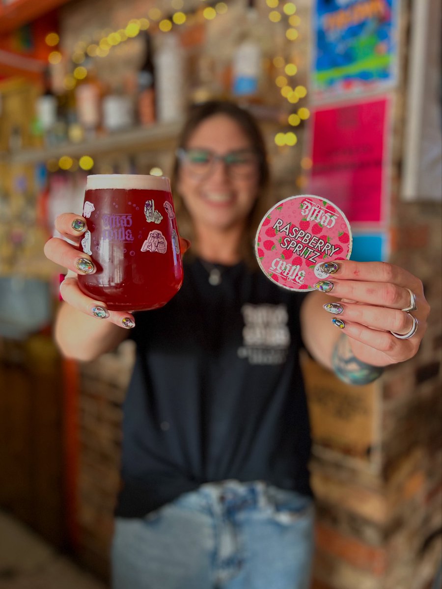 ✨RASPBERRY SPRITZ 3.4% RASPBERRY SOUR✨

This 3.4% sour is like a punnet of fresh raspberries with a gentle sour zing, perfect for summer days. 

Available on keg and in cans 🍻

Find cans here:
brasscastle.co.uk/shop/p/raspber…