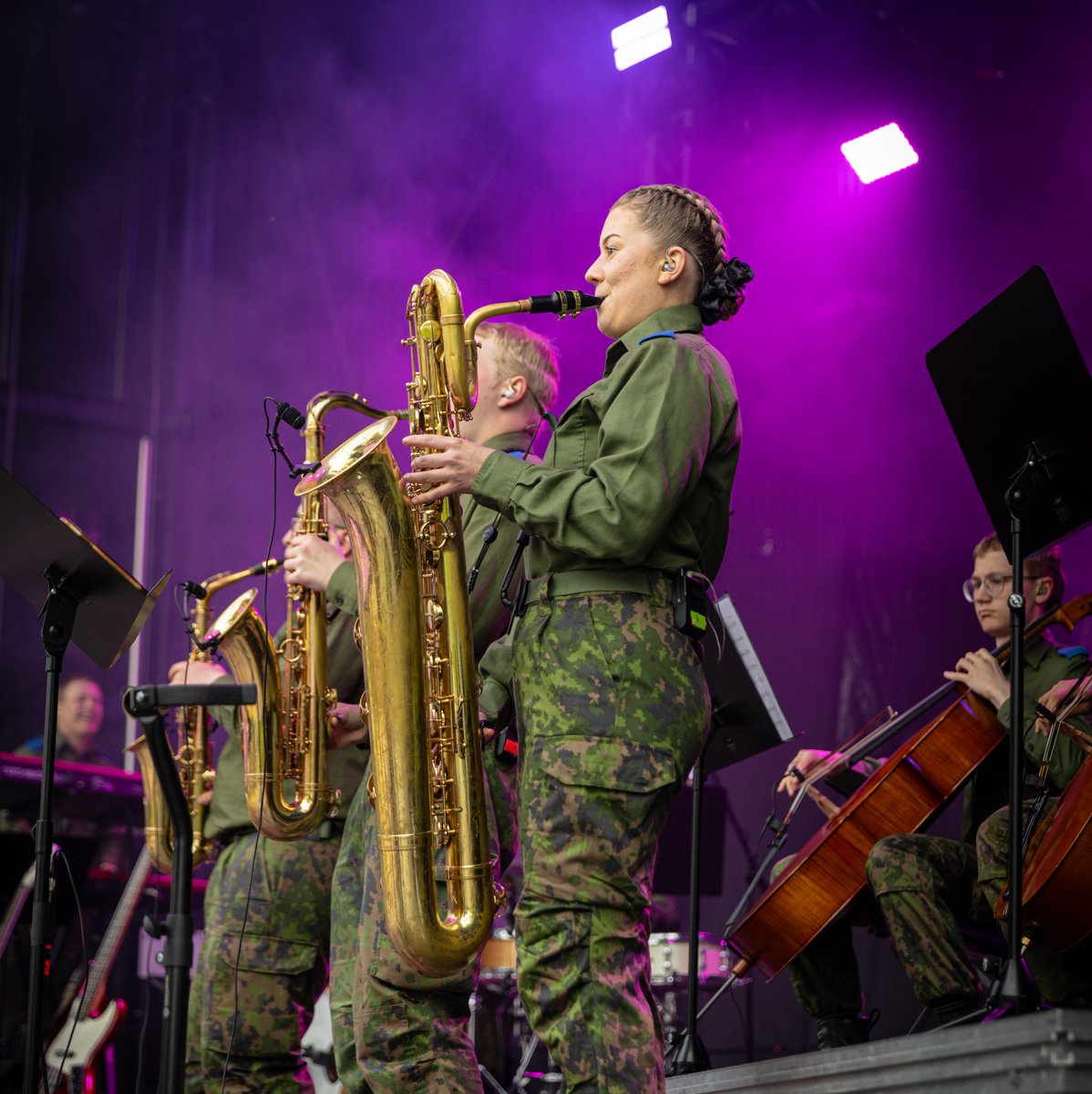 Panssariprikaati (@panssaripr) on Twitter photo MILjazz 2025 -kiertue saapuu Lahden Pikku-VesijĂ€rven puistoon tĂ€nĂ€ perjantaina 13.6. đșđ”
Konsertin aikataulu:
18:00 Saksan maavoimien Die Big Band der Bundeswehr
19:00 Ilmavoimien Big Band & Iina Salin
20:10 Varusmiessoittokunnan Showband
LisĂ€tietoja: konserttikalenteri.puolustusvoimat.fi/miljazz/ MILjazz 2025 -kiertue saapuu Lahden Pikku-VesijĂ€rven puistoon tĂ€nĂ€ perjantaina 13.6. đșđ”
Konsertin aikataulu:
18:00 Saksan maavoimien Die Big Band der Bundeswehr
19:00 Ilmavoimien Big Band & Iina Salin
20:10 Varusmiessoittokunnan Showband
LisÀtietoja: konserttikalenteri.puolustusvoimat.fi/miljazz/