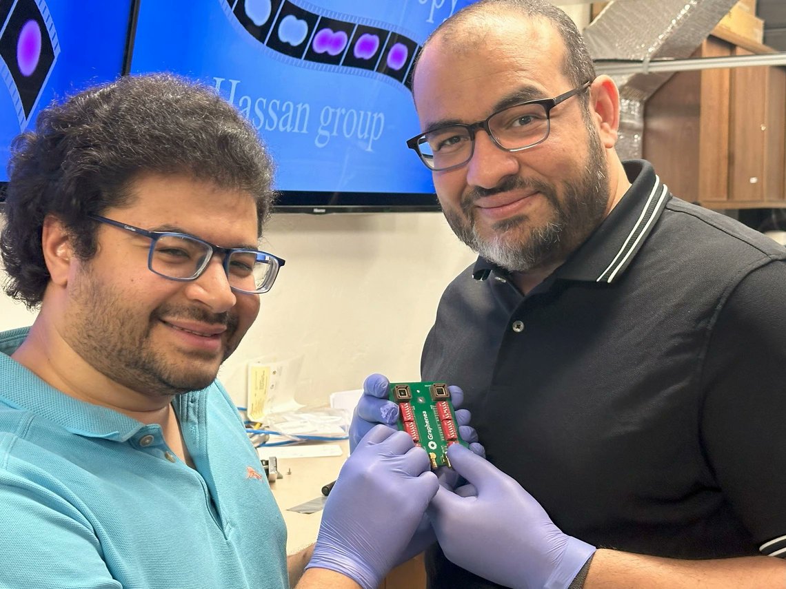 BIO5 member Mohammed Hassan is developing the first phototransistor to run at petahertz speeds in ambient conditions (1 petahertz = 1 million billion cycles/sec).

This could revolutionize electronics with ultra-fast, energy-efficient tech.

More: bit.ly/4kqngnZ