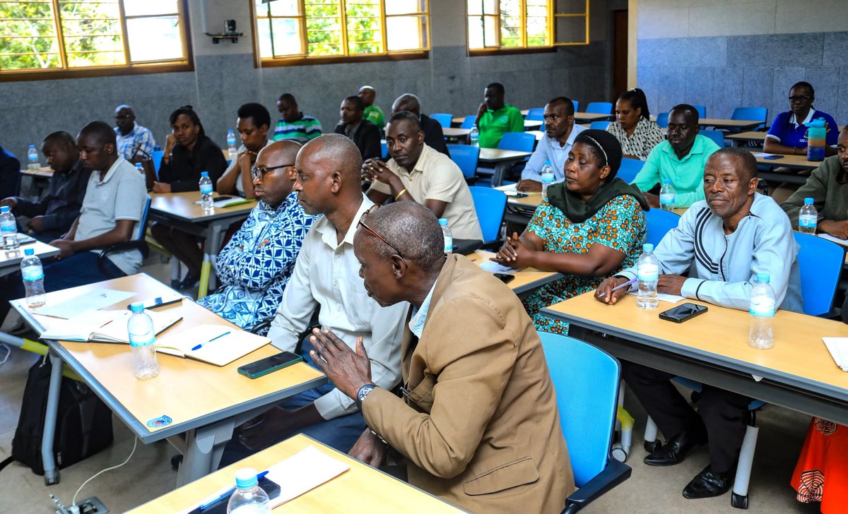 Nyanza District (@nyanzadistrict) on Twitter photo Umuyobozi w'Akarere wungirije ushinzwe imibereho myiza y'abaturage <a href="/NadineKayites/">NadineK</a> yayoboye inama y'abafatanyabikorwa mu kuri da no kurengera umwana, inshuti z’umuryango n’abakozi b’Akarere n’Imirenge. Hibanzwe ku myiteguro y’umunsi w’umwana w’Umunyafurika. <a href="/Rwanda_Child/">National Child Development Agency | Rwanda</a> Umuyobozi w'Akarere wungirije ushinzwe imibereho myiza y'abaturage <a href="/NadineKayites/">NadineK</a> yayoboye inama y'abafatanyabikorwa mu kuri da no kurengera umwana, inshuti z’umuryango n’abakozi b’Akarere n’Imirenge. Hibanzwe ku myiteguro y’umunsi w’umwana w’Umunyafurika. <a href="/Rwanda_Child/">National Child Development Agency | Rwanda</a>