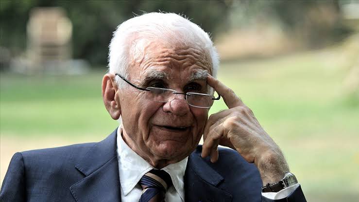 Türk tıbbının gururu Prof. Dr. Gazi Yaşargil’in vefatını büyük bir üzüntüyle öğrendim.

Bilime ve insanlığa yaptığı katkılarla Türkiye’yi uluslararası alanda en üst seviyede temsil eden hocamıza Allah’tan rahmet, ailesine ve tüm milletimize başsağlığı diliyorum.

Saygı ve
