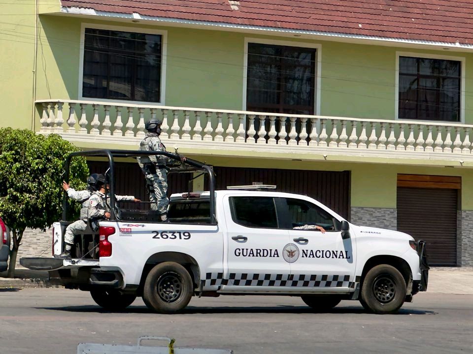 🇲🇽 Y mientras el show sigue: Nueva ley de la guardia nacional avala espionaje de llamadas privadas "para prevenir el delito"  jornada.com.mx/noticia/2025/0…