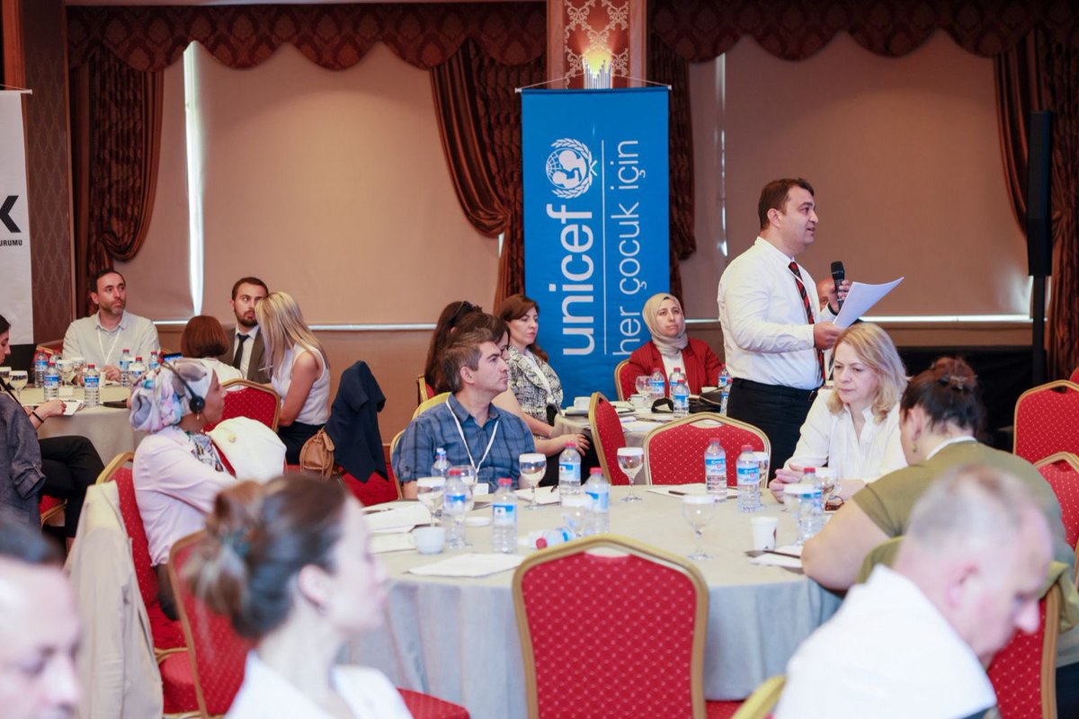 📊Daha sağlam veriler, daha iyi çıktılar sağlar. #UNICEF &amp;  <a href="/tuikbilgi/">tuik.gov.tr</a> çocuklarla ilgili verilerin ‘Veri Durumu Analizi’ni tartışmak &amp; kanıta dayalı karar alma süreçlerini geliştirmeye yönelik eylem planını geliştirmek için Türkiye’deki önemli kamu kurumlarını bir araya getirdi