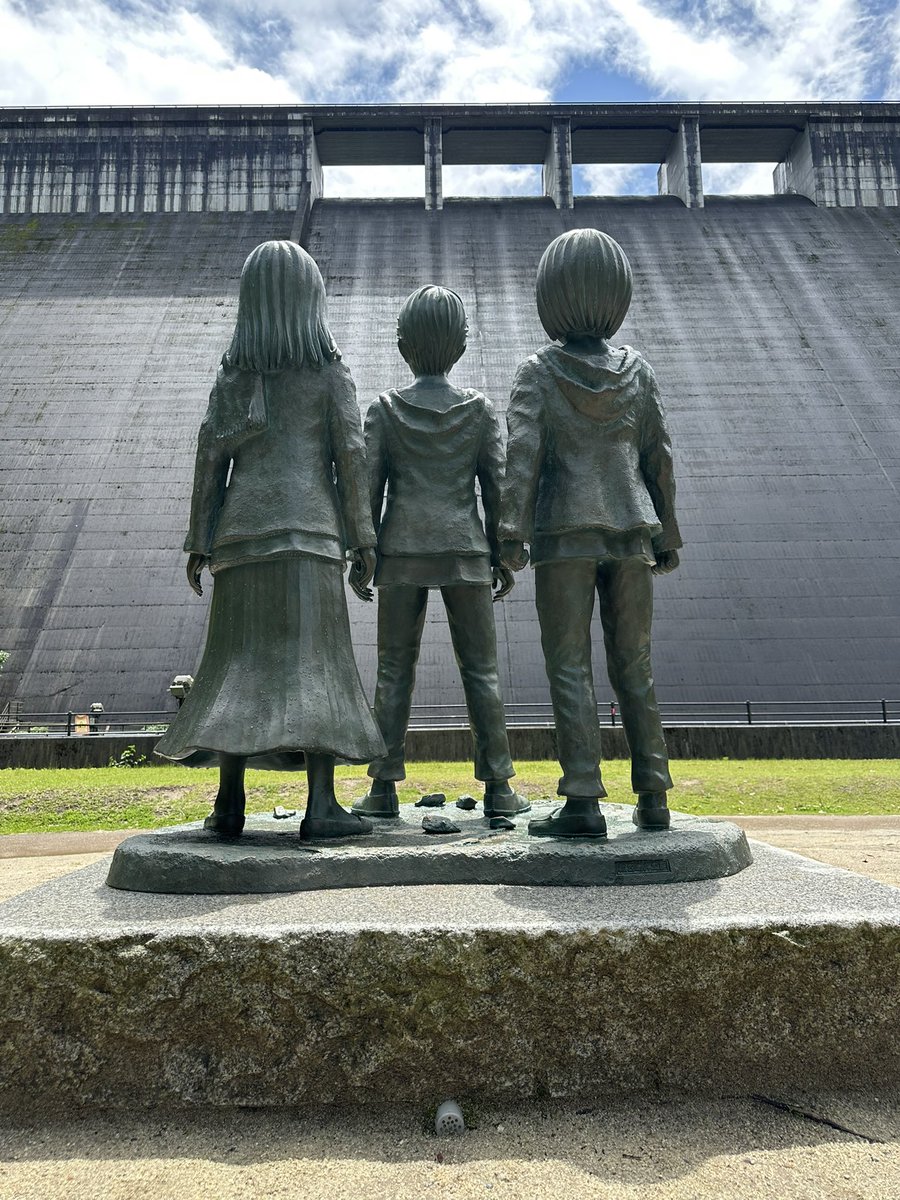 Crossed off a point on my bucket list in Japan🇯🇵 
EMA statue at Oyama Dam in Hita, Ōita

#AttackOnTitan #進撃の巨人