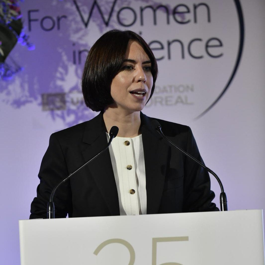 CienciaGob's tweet photo. 📍 La ministra de @CienciaGob ha asistido hoy al 25º Aniversario del Programa L’Oréal-Unesco 'For Women In Science’ en España, en el Teatro Real de Madrid.

🗣️ @DianaMorantR: “El talento femenino hace que la ciencia tenga una mirada más amplia”.

https://t.co/oeG2GOFlD5 https://t.co/Ke8mde70gB