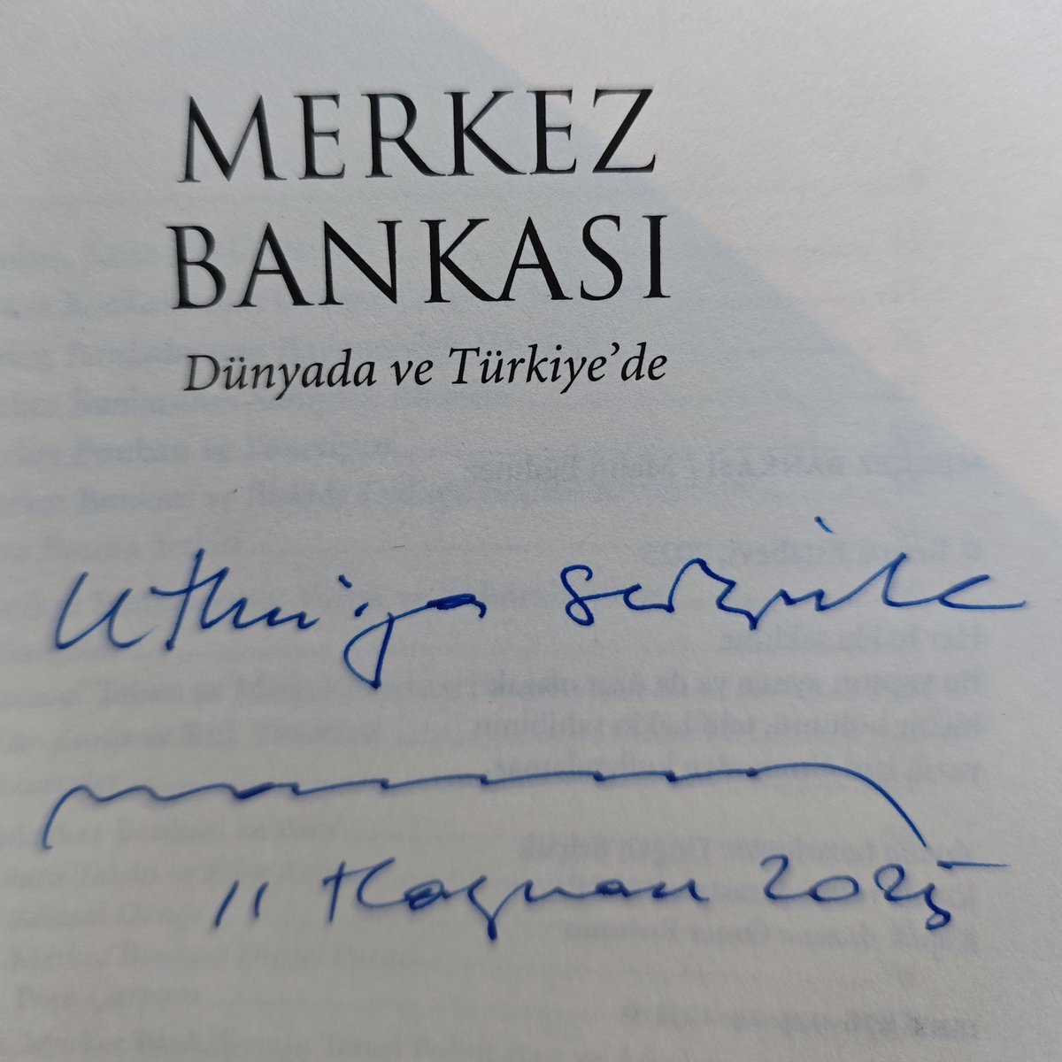 Utku Ekmekçi (@utkuekmekci) on Twitter photo Üretmekten vazgeçmeyen Mahfi Hocam, yeni kitabı 'Merkez Bankası'nı da bizler için imzaladı sağolsun. Bir kere daha kalemine, emeğine sağlık <a href="/mahfiegilmez/">Mahfi Eğilmez</a> Hocam.
<a href="/SadiUzunoglu/">Sadi Uzunoglu</a> <a href="/arzovaone/">S. Burak ARZOVA</a> <a href="/ege_yazgan/">ege yazgan</a> <a href="/SerdarPazi/">Serdar Pazı</a> <a href="/muratsagman/">Murat Sagman</a> <a href="/bmylz/">Mert Yilmaz</a> <a href="/verimetrik/">Verimetrik</a> <a href="/verimetrik_eng/">Verimetrik (English)</a> <a href="/HakanYilmaz8181/">Hakan Yılmaz</a> Üretmekten vazgeçmeyen Mahfi Hocam, yeni kitabı 'Merkez Bankası'nı da bizler için imzaladı sağolsun. Bir kere daha kalemine, emeğine sağlık <a href="/mahfiegilmez/">Mahfi Eğilmez</a> Hocam.
<a href="/SadiUzunoglu/">Sadi Uzunoglu</a> <a href="/arzovaone/">S. Burak ARZOVA</a> <a href="/ege_yazgan/">ege yazgan</a> <a href="/SerdarPazi/">Serdar Pazı</a> <a href="/muratsagman/">Murat Sagman</a> <a href="/bmylz/">Mert Yilmaz</a> <a href="/verimetrik/">Verimetrik</a> <a href="/verimetrik_eng/">Verimetrik (English)</a> <a href="/HakanYilmaz8181/">Hakan Yılmaz</a>