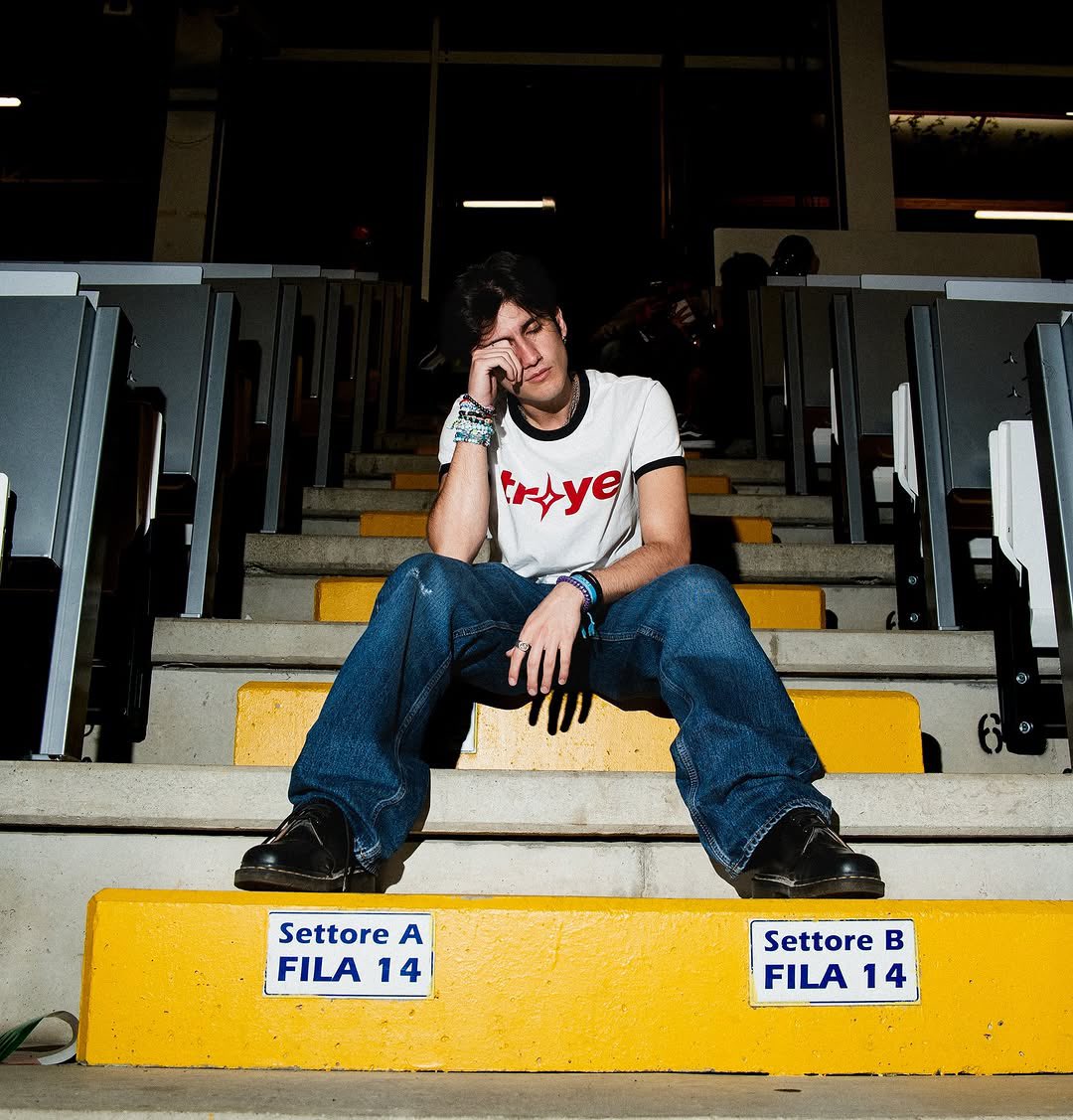 PlayTheSilence_'s tweet image. Le cose che lo rendono felice = 
Il nonno
I genitori
Francesca
La musica 
Gli amici
Sta tutto qui.🥹
#JSol #Amici24