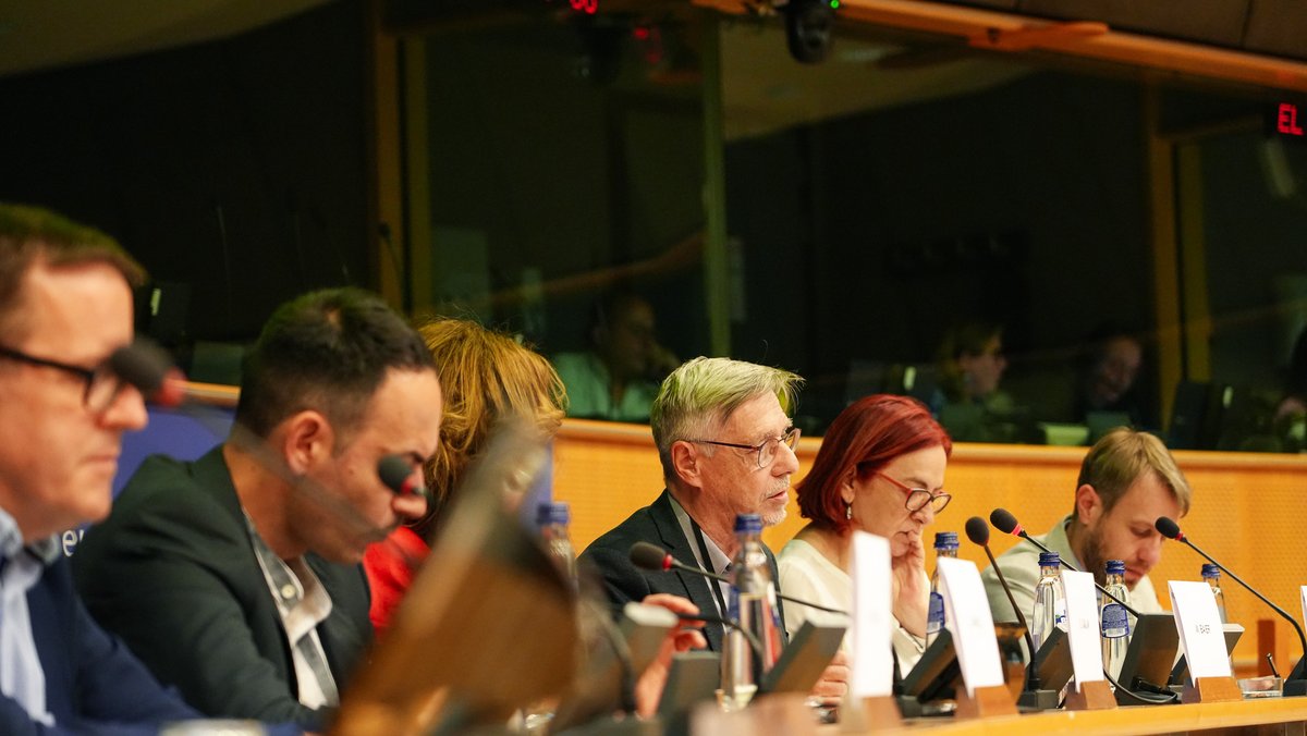 🌍 “Few are more hypocritical than NATO &amp; the European Commission when it comes to peace &amp; international law.”

🪖 They sanction Russia but back Israel’s far-right govt with impunity.

— Walter Baier at today’s EU Parliament event: 80 Years After WWII: Building Peace &amp; Collective